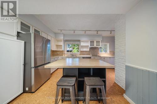 1173 Queen Victoria Avenue, Mississauga, ON - Indoor