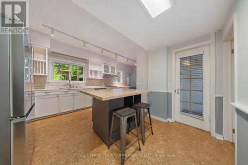 1173 Queen Victoria Avenue, Mississauga, ON - Indoor Photo Showing Kitchen