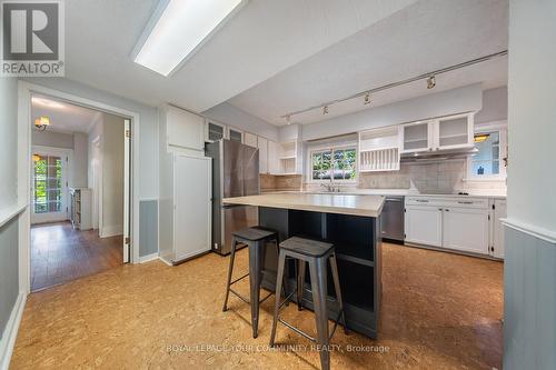 1173 Queen Victoria Avenue, Mississauga, ON - Indoor Photo Showing Kitchen
