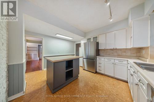 1173 Queen Victoria Avenue, Mississauga, ON - Indoor Photo Showing Kitchen With Double Sink