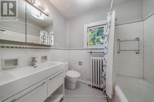 1173 Queen Victoria Avenue, Mississauga, ON - Indoor Photo Showing Bathroom