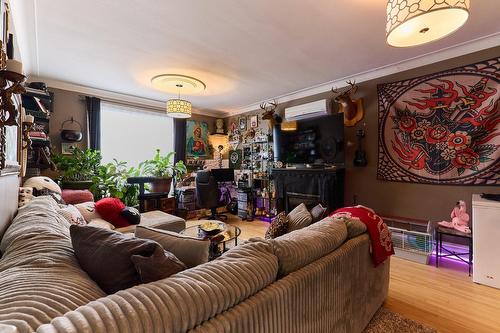 Salle familiale - 591  - 593 Rue Labelle, Saint-Jérôme, QC - Indoor