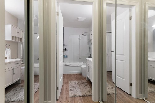 325-2245 James White Blvd, Sidney, BC - Indoor Photo Showing Bathroom