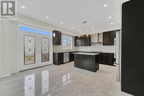 22 Wainwright Drive, Brampton, ON - Indoor Photo Showing Kitchen With Upgraded Kitchen