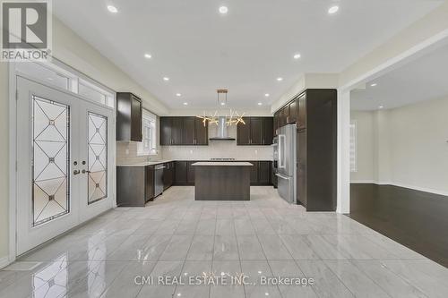 22 Wainwright Drive, Brampton, ON - Indoor Photo Showing Kitchen With Upgraded Kitchen