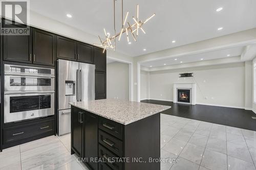 22 Wainwright Drive, Brampton, ON - Indoor Photo Showing Kitchen With Upgraded Kitchen