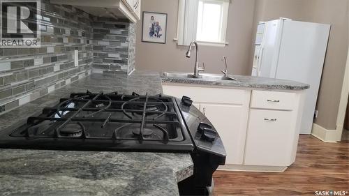 1422 Cameron Street, Regina, SK - Indoor Photo Showing Kitchen
