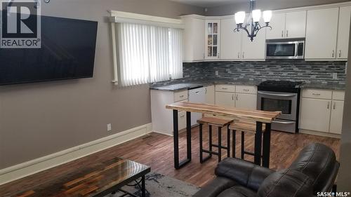 1422 Cameron Street, Regina, SK - Indoor Photo Showing Kitchen