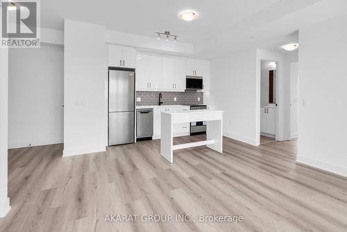 731 - 2343 Khalsa Gate, Oakville, ON - Indoor Photo Showing Kitchen With Stainless Steel Kitchen