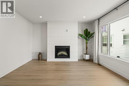 882 Hubbard Road, Kelowna, BC - Indoor With Fireplace