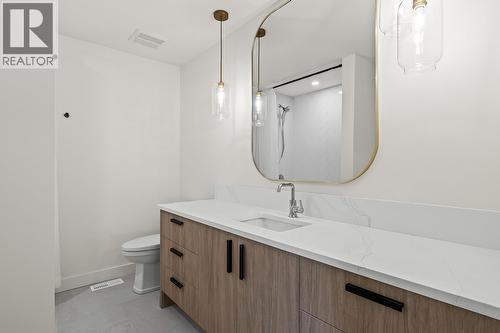 882 Hubbard Road, Kelowna, BC - Indoor Photo Showing Bathroom