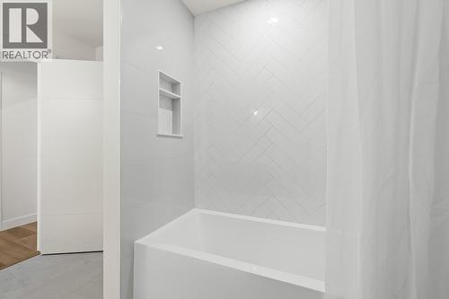 882 Hubbard Road, Kelowna, BC - Indoor