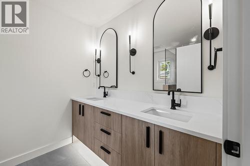 882 Hubbard Road, Kelowna, BC - Indoor Photo Showing Bathroom