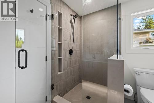 882 Hubbard Road, Kelowna, BC - Indoor Photo Showing Bathroom