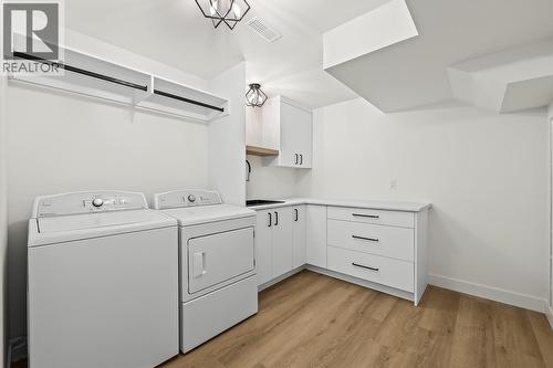 882 Hubbard Road, Kelowna, BC - Indoor Photo Showing Laundry Room