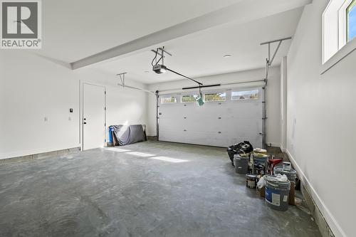 882 Hubbard Road, Kelowna, BC - Indoor Photo Showing Garage