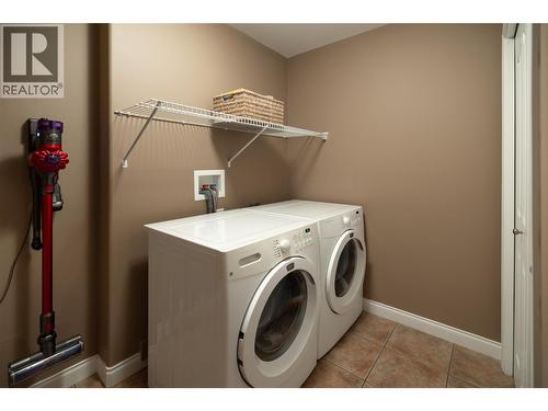 5175 Sandhills Drive, Kelowna, BC - Indoor Photo Showing Laundry Room