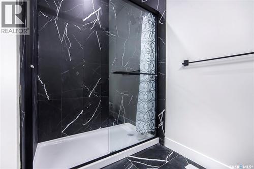 823 Nightingale Road, Saskatoon, SK - Indoor Photo Showing Bathroom