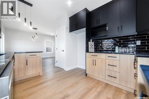 823 Nightingale Road, Saskatoon, SK - Indoor Photo Showing Kitchen