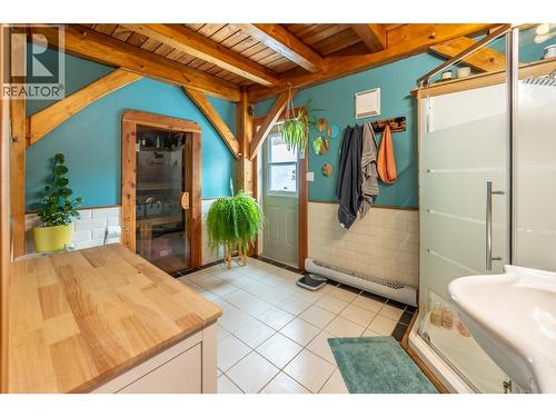 2360 Trans Canada  N Highway, Golden, BC - Indoor Photo Showing Bathroom