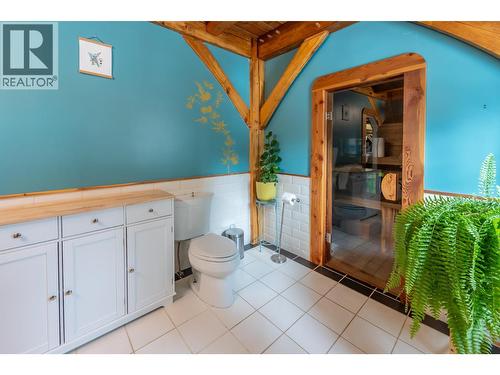 2360 Trans Canada  N Highway, Golden, BC - Indoor Photo Showing Bathroom