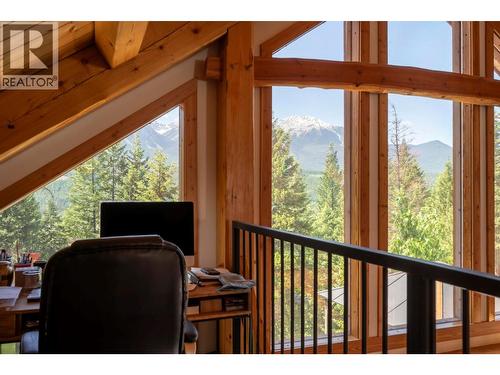 2360 Trans Canada  N Highway, Golden, BC - Indoor Photo Showing Other Room