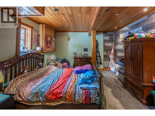 2360 Trans Canada  N Highway, Golden, BC - Indoor Photo Showing Bedroom