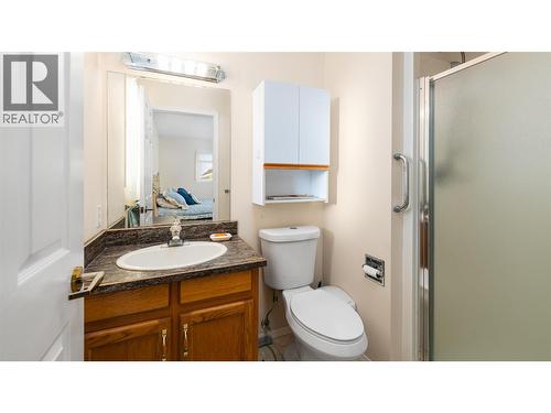 518 18Th Avenue Unit# 10, Creston, BC - Indoor Photo Showing Bathroom