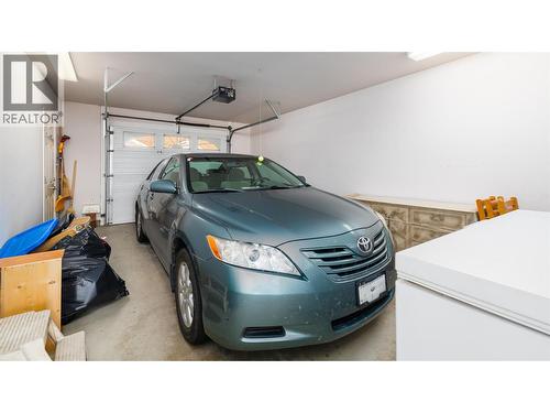 518 18Th Avenue Unit# 10, Creston, BC - Indoor Photo Showing Garage