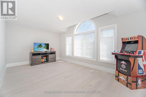 16 Westminster Circle, Barrie, ON - Indoor Photo Showing Other Room