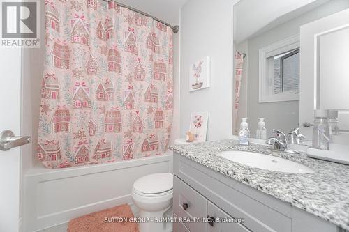 16 Westminster Circle, Barrie, ON - Indoor Photo Showing Bathroom