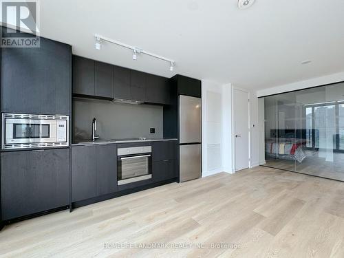 909 - 1 Jarvis Street, Hamilton, ON - Indoor Photo Showing Kitchen