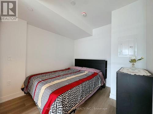 909 - 1 Jarvis Street, Hamilton, ON - Indoor Photo Showing Bedroom