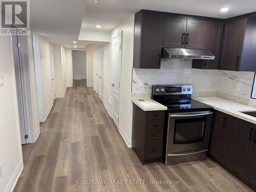 2111 Wilson Street, Innisfil, ON - Indoor Photo Showing Kitchen With Upgraded Kitchen