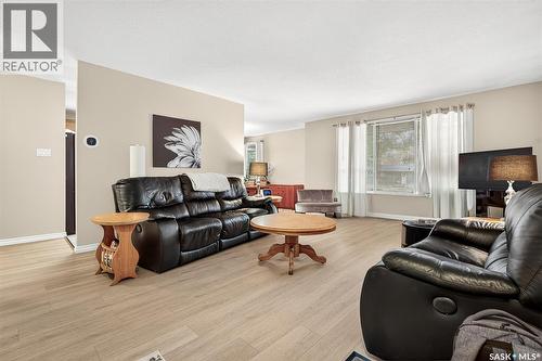 1230 Grace Street, Moose Jaw, SK - Indoor Photo Showing Living Room