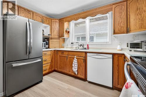 1230 Grace Street, Moose Jaw, SK - Indoor Photo Showing Kitchen