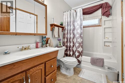 1230 Grace Street, Moose Jaw, SK - Indoor Photo Showing Bathroom