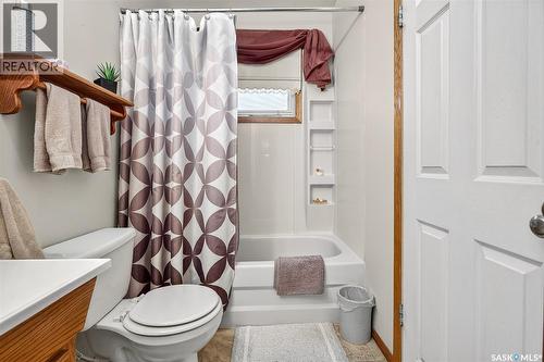 1230 Grace Street, Moose Jaw, SK - Indoor Photo Showing Bathroom