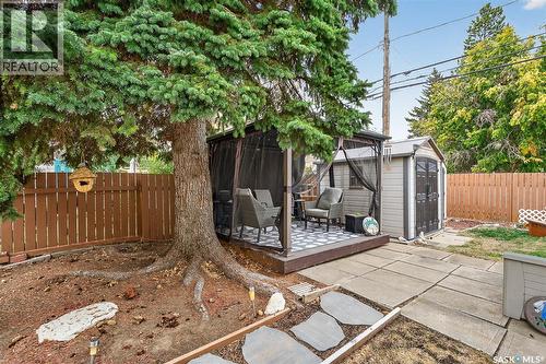 1230 Grace Street, Moose Jaw, SK - Outdoor