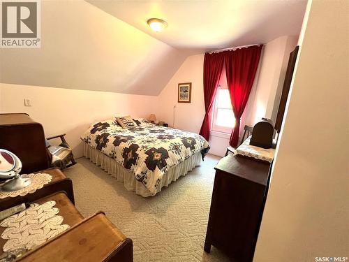 32 11Th Avenue Se, Swift Current, SK - Indoor Photo Showing Bedroom