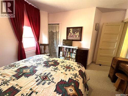 32 11Th Avenue Se, Swift Current, SK - Indoor Photo Showing Bedroom