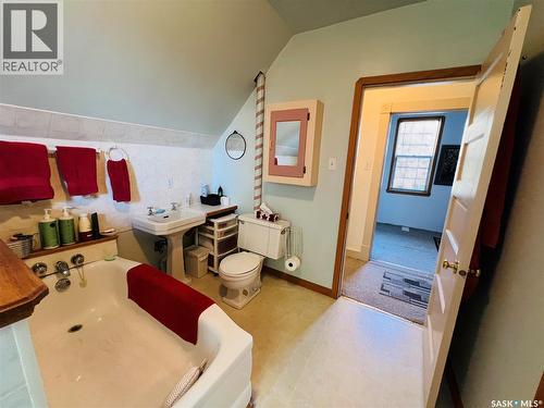 32 11Th Avenue Se, Swift Current, SK - Indoor