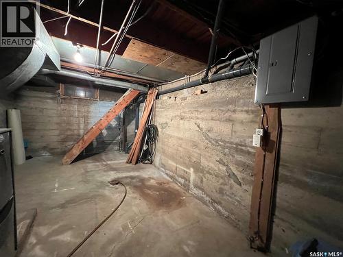 32 11Th Avenue Se, Swift Current, SK - Indoor