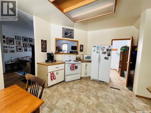 32 11Th Avenue Se, Swift Current, SK - Indoor Photo Showing Other Room