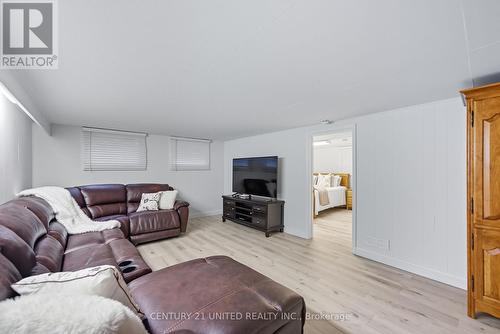 5 Ferndale Avenue, Peterborough (Monaghan Ward 2), ON - Indoor Photo Showing Living Room