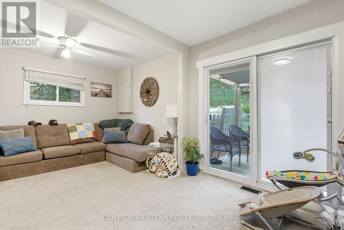 7038 Lake Street, Hamilton Township, ON - Indoor Photo Showing Living Room