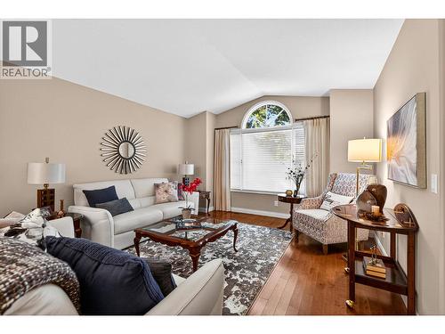 615 Glenmeadows Road Unit# 69, Kelowna, BC - Indoor Photo Showing Living Room