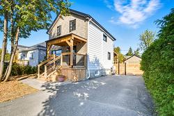 84 Rue Chauveau  Gatineau (Hull), QC J8Y 3B2