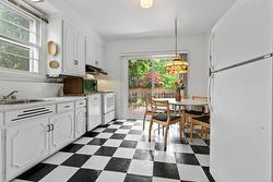 653 Rue Buchanan  Montréal (Saint-Laurent), QC H4L 2T7