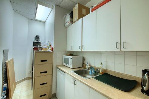Cuisinette - 410-1695 Boul. Laval, Laval (Laval-Des-Rapides), QC - Indoor Photo Showing Kitchen